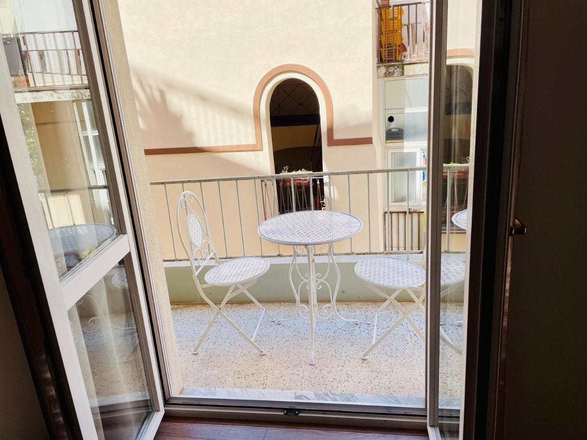 Hotel Contemax Arthouse Salerno Esterno foto